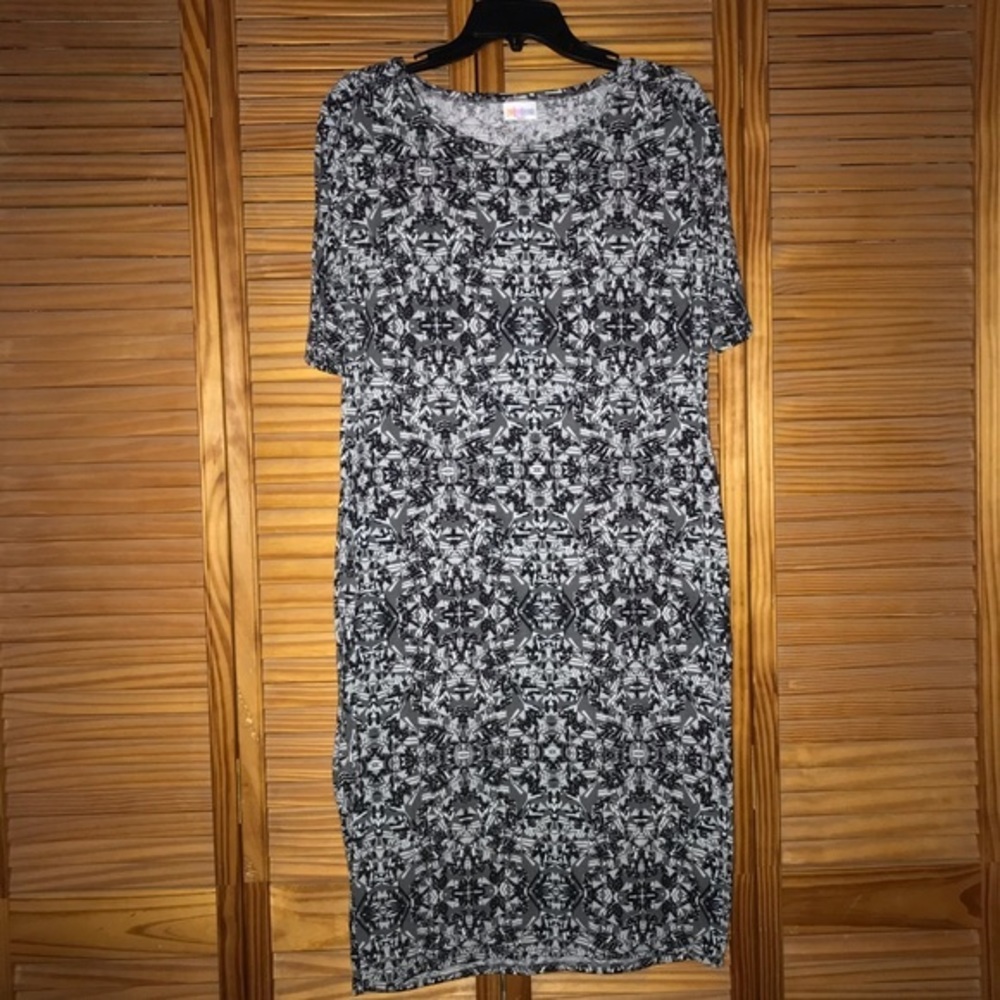 LulaRoe Julia Black and Gray Short Sleeve Size Large Dress‎